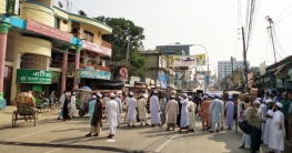 পাঁচ দফা দাবিতে কওমি ছাত্র-শিক্ষকদের সড়ক অবরোধ