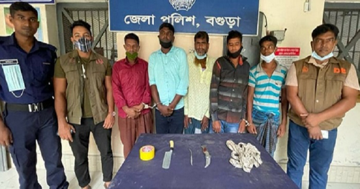বগুড়ায় দেশীয় অস্ত্রসহ ৫ ডাকাত গ্রেফতার বগুড়ায় দেশীয় অস্ত্রসহ ৫ ডাকাত গ্রেফতার