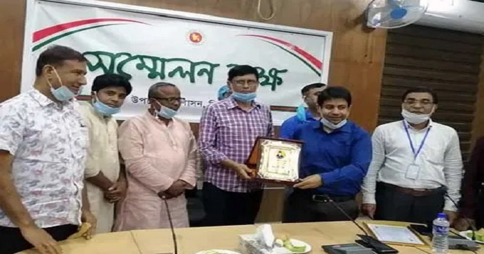 শিবগঞ্জে অফিসার্স ক্লাব উদ্যোগে থানা ওসিকে বিদায়ী সংবর্ধনা প্রদান