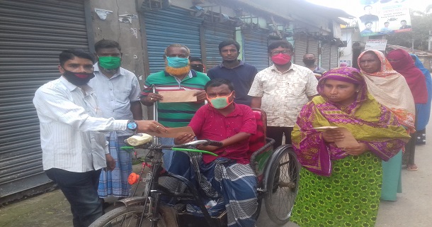 করোনাকালীন সময়ে শিবগঞ্জ শতদল প্রতিবন্ধীদের মাঝে নগদ অর্থ প্রদান করোনাকালীন সময়ে শিবগঞ্জ শতদল প্রতিবন্ধীদের মাঝে নগদ অর্থ প্রদান