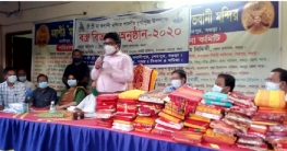 শেরপুরে দরিদ্র মানুষের মাঝে শাড়ি-কাপড় বিতরণ করলেন জেলা প্রশাসক শেরপুরে দরিদ্র মানুষের মাঝে শাড়ি-কাপড় বিতরণ করলেন জেলা প্রশাসক