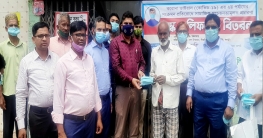 আদমদীঘি উপজেলার শাওইলে করোনা প্রতিরোধে মাস্ক ও লিফলেট বিতরণ আদমদীঘি উপজেলার শাওইলে করোনা প্রতিরোধে মাস্ক ও লিফলেট বিতরণ