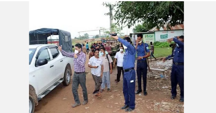 শাজাহানপুরে বামুনিয়া অবৈধ কুরবানী গরুর হাট ভেঙ্গে দিল প্রশাসন