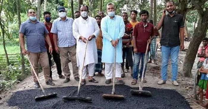 শাজাহানপুরে ২৬ লাখ টাকা ব্যয়ে রাস্তা সংস্কার কাজের উদ্বোধন