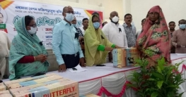 বঙ্গমাতার জন্মবার্ষিকীতে সেলাই মেশিন বিতরণ করলেন সাহাদারা মান্নান বঙ্গমাতার জন্মবার্ষিকীতে সেলাই মেশিন বিতরণ করলেন সাহাদারা মান্নান