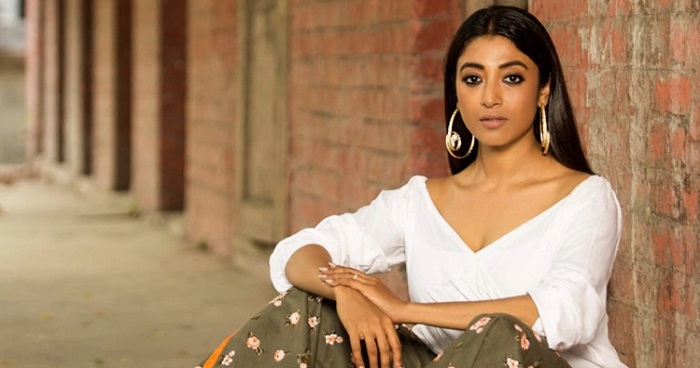 ভক্তদের অনুরোধে নায়িকা হলেন গায়িকা ভক্তদের অনুরোধে নায়িকা হলেন গায়িকা