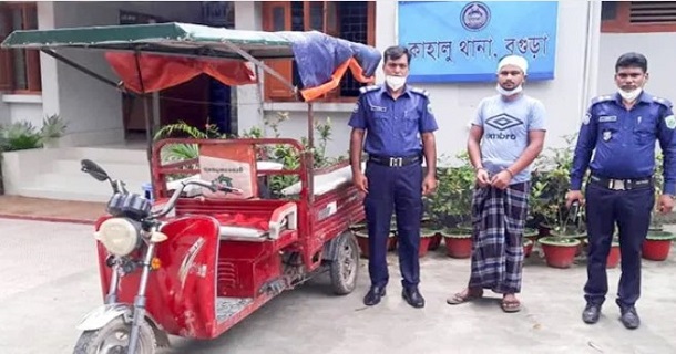 কাহালুতে ইজিবাইকসহ ছিনতাইকারী গ্রেপ্তার কাহালুতে ইজিবাইকসহ ছিনতাইকারী গ্রেপ্তার
