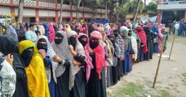 বগুড়ায় ভোটারদের দীর্ঘ লাইন বগুড়ায় ভোটারদের দীর্ঘ লাইন