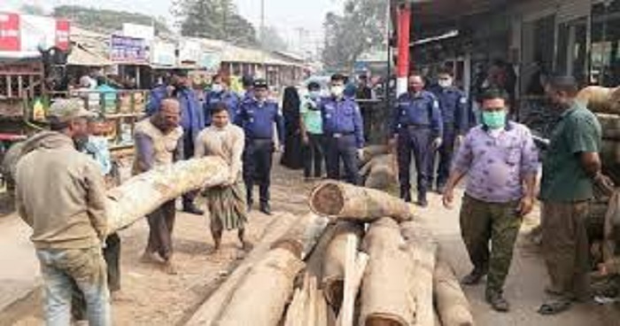কাহালুতে ফুটপাত দখল মুক্ত করলো পুলিশ কাহালুতে ফুটপাত দখল মুক্ত করলো পুলিশ