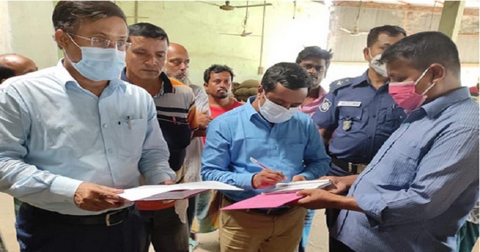 বগুড়ার কাহালুতে আলুর স্টোরে ভ্রাম্যমাণ আদালতের জরিমানা বগুড়ার কাহালুতে আলুর স্টোরে ভ্রাম্যমাণ আদালতের জরিমানা