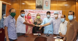 শাজাহানপুরে শিক্ষকদের হাতে প্রধানমন্ত্রীর অনুদানের চেক প্রদান শাজাহানপুরে শিক্ষকদের হাতে প্রধানমন্ত্রীর অনুদানের চেক প্রদান
