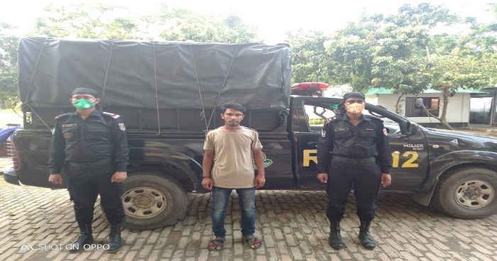 বগুড়ায় র্যাবের অভিযানে গাঁজা ও ইয়াবাসহ এক যুবক আটক বগুড়ায় র্যাবের অভিযানে গাঁজা ও ইয়াবাসহ এক যুবক আটক