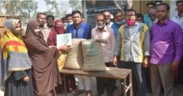 গাবতলীর রামেশ্বরপুর ইউপিতে দুস্থদের মাঝে ভিজিডি’র চাল বিতরণ গাবতলীর রামেশ্বরপুর ইউপিতে দুস্থদের মাঝে ভিজিডি’র চাল বিতরণ