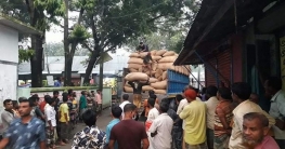 নাটোর থেকে ডাকাতি করা ধান বোঝাই ট্রাক বগুড়ার ধুনটে উদ্ধার নাটোর থেকে ডাকাতি করা ধান বোঝাই ট্রাক বগুড়ার ধুনটে উদ্ধার