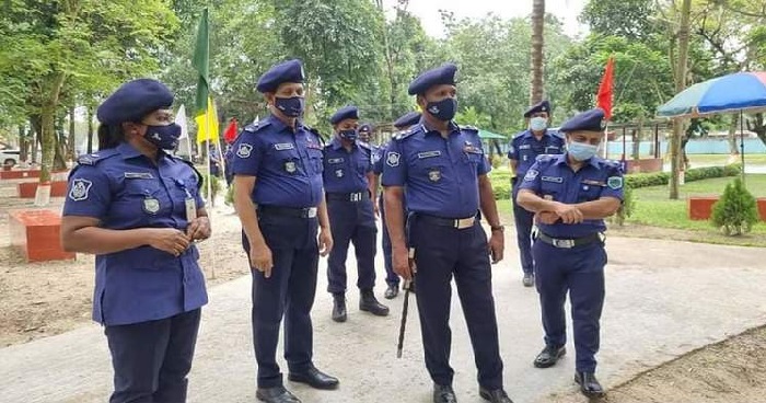 গাবতলী মডেল থানা পরিদর্শন করলেন পুলিশের ডিআইজি