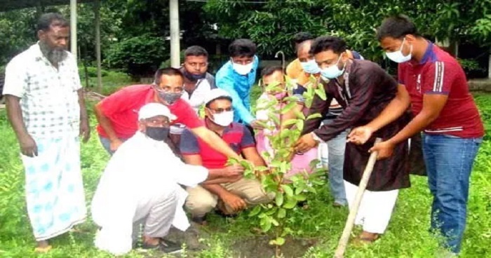 দুপচাঁচিয়া উপজেলা স্বেচ্ছাসেবকলীগের উদ্যোগে বৃক্ষরোপন কর্মসূচী