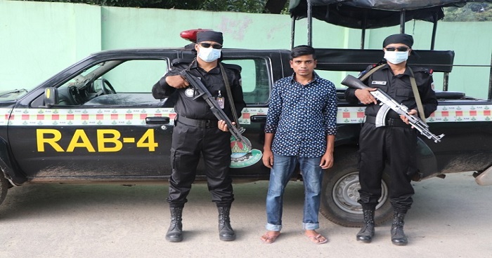 ফেসবুকে নারী সেজে প্রতারণা করতেন মাসুদ ফেসবুকে নারী সেজে প্রতারণা করতেন মাসুদ