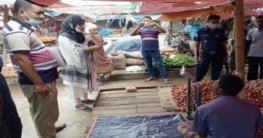 সোনাতলায় নিত্য পন্যের দাম নিয়ন্ত্রনে বাজারে ইউএনও’র অভিযান সোনাতলায় নিত্য পন্যের দাম নিয়ন্ত্রনে বাজারে ইউএনও’র অভিযান