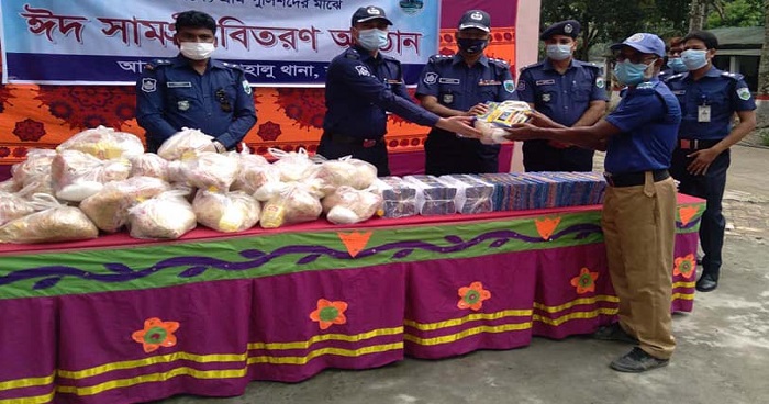 কাহালুতে গ্রাম পুলিশদের মাঝে ঈদ উপহার প্রদান কাহালুতে গ্রাম পুলিশদের মাঝে ঈদ উপহার প্রদান