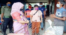 সোনাতলায় লকডাউনে কর্মহীন মানুষের মাঝে খাদ্য উপহার সামগ্রী বিতরণ সোনাতলায় লকডাউনে কর্মহীন মানুষের মাঝে খাদ্য উপহার সামগ্রী বিতরণ