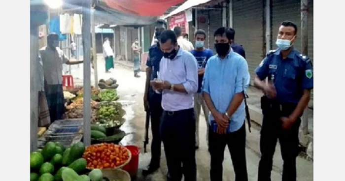 নন্দীগ্রামে ৪ দোকান মালিকের জরিমানা নন্দীগ্রামে ৪ দোকান মালিকের জরিমানা