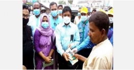 নন্দীগ্রামে মাস্ক বিতরণ করলেন জেলা প্রশাসক জিয়াউল হক নন্দীগ্রামে মাস্ক বিতরণ করলেন জেলা প্রশাসক জিয়াউল হক