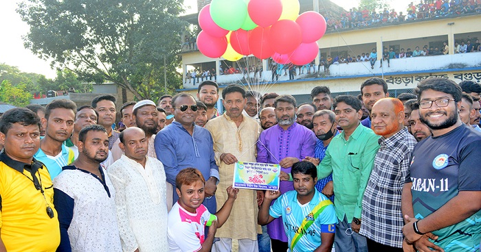 বগুড়ায় আন্ত:ব্যাচ ফুটবল টুর্নামেন্টের উদ্বোধন