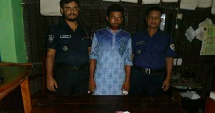 সান্তাহার রেলওয়ে পুলিশের হাতে ১ মাদক ব্যাবসায়ী গ্রেফতার সান্তাহার রেলওয়ে পুলিশের হাতে ১ মাদক ব্যাবসায়ী গ্রেফতার