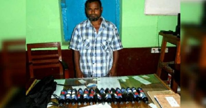 সান্তাহারে ট্রেনযাত্রীর ব্যাগে মিললো নিষিদ্ধ ফেনসিডিল, ১জন আটক সান্তাহারে ট্রেনযাত্রীর ব্যাগে মিললো নিষিদ্ধ ফেনসিডিল, ১জন আটক