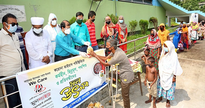 বগুড়ায় ছিন্নমূল মানুষদের নিয়ে মুনলাইট এর ফল উৎসব