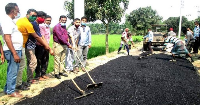 তালোড়া পৌরসভার রাস্তা কার্পেটিং করণ কাজের উদ্বোধন