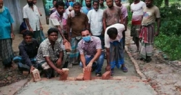 কাহালুর রাস্তায় হেরিং বোন বন্ড কাজের উদ্বোধন কাহালুর রাস্তায় হেরিং বোন বন্ড কাজের উদ্বোধন