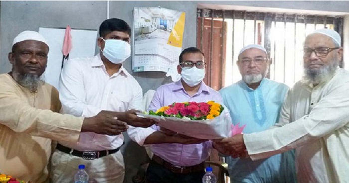 কাহালুতে বিদায়ী ও নবাগত সাব-রেজিস্ট্রারকে সংবর্ধনা প্রদান কাহালুতে বিদায়ী ও নবাগত সাব-রেজিস্ট্রারকে সংবর্ধনা প্রদান