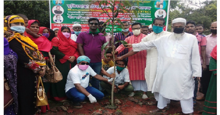 নন্দীগ্রামে কৃষকলীগের উদ্যোগে বৃক্ষরোপণ