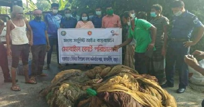 আদমদীঘি রক্তদহ বিলে ভ্রাম্যমান আদালতের অভিযান আদমদীঘি রক্তদহ বিলে ভ্রাম্যমান আদালতের অভিযান