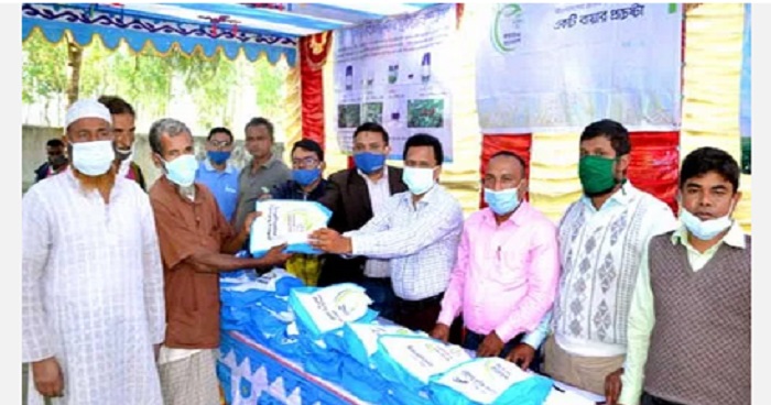 বগুড়ায় কৃষকদের মাঝে বিনামূল্যে ধানের বীজ বিতরণ বগুড়ায় কৃষকদের মাঝে বিনামূল্যে ধানের বীজ বিতরণ