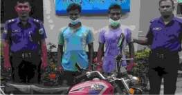কাহালুতে ২ ছিনতাইকারী গ্রেফতার মোটর সাইকেল উদ্ধার কাহালুতে ২ ছিনতাইকারী গ্রেফতার মোটর সাইকেল উদ্ধার
