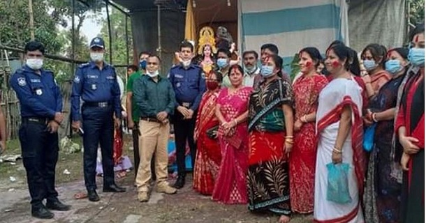 কাহালুতে শান্তিপূর্ণভাবে শেষ হলো শারদীয় দূর্গোৎসব কাহালুতে শান্তিপূর্ণভাবে শেষ হলো শারদীয় দূর্গোৎসব