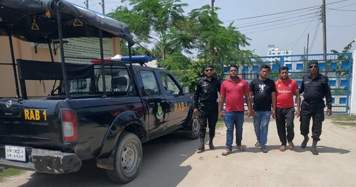 গাঁজাবাহী পিকআপসহ তিন মাদক ব্যবসায়ী আটক গাঁজাবাহী পিকআপসহ তিন মাদক ব্যবসায়ী আটক