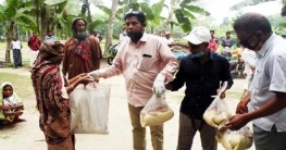 বগুড়ায় উপজেলা শ্রমিকলীগ সভাপতি শাপলার উদ্যোগে খাদ্য সামগ্রী বিতরণ বগুড়ায় উপজেলা শ্রমিকলীগ সভাপতি শাপলার উদ্যোগে খাদ্য সামগ্রী বিতরণ
