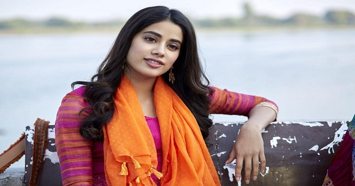 লকডাউনে নেট মাতালেন জাহ্নবী লকডাউনে নেট মাতালেন জাহ্নবী