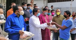 রিকশা চালকদের হাতে খাদ্য তুলে দিলেন বগুড়ার যুবলীগ নেতা রিকশা চালকদের হাতে খাদ্য তুলে দিলেন বগুড়ার যুবলীগ নেতা