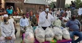 সোনাতলায় কর্মহীনদের মাঝে ত্রাণ বিতরণ সোনাতলায় কর্মহীনদের মাঝে ত্রাণ বিতরণ