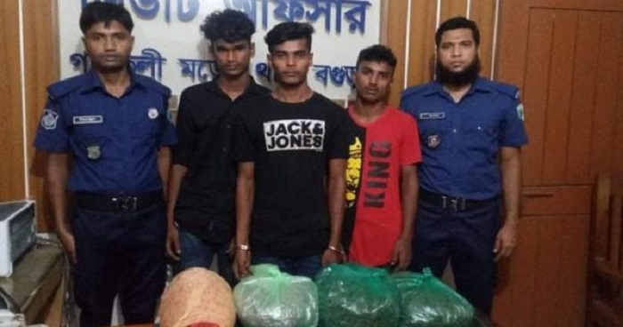 গাবতলীতে ৫কেজি গাঁজাসহ গ্রেফতারঃ ৩ গাবতলীতে ৫কেজি গাঁজাসহ গ্রেফতারঃ ৩