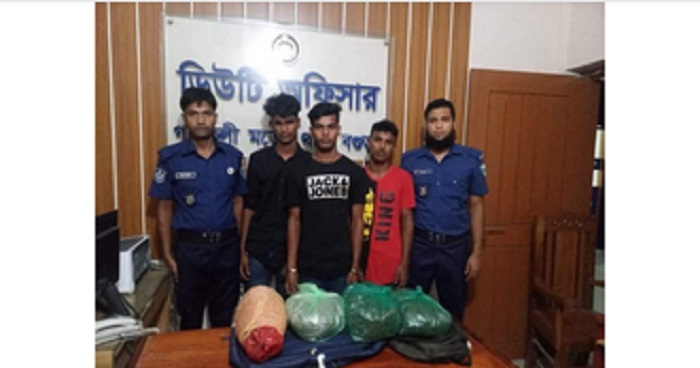 বগুড়ায় গাঁজাসহ গ্রেফতার ৩ বগুড়ায় গাঁজাসহ গ্রেফতার ৩