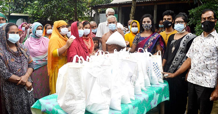 ধুনটে ভাইস চেয়ারম্যানের চাল পেল ১৫০ পরিবার