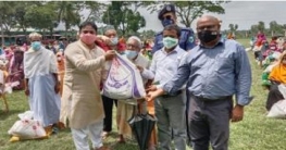 কাহালুতে বসুন্ধরা গ্রুপের ত্রাণ পেল ৩০০ পরিবার কাহালুতে বসুন্ধরা গ্রুপের ত্রাণ পেল ৩০০ পরিবার