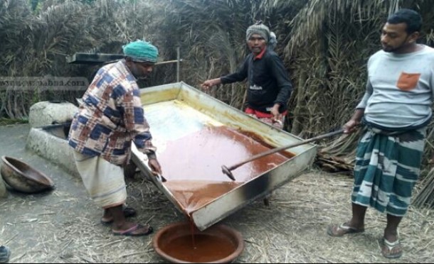 শীতের আমেজে পাটালি গুড় তৈরিতে ব্যস্ত গাছিরা