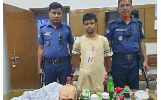 তন্ত্র-মন্ত্রের নামে নিঃসন্তান নারীদের যৌন হয়রানিঃ যুবক গ্রেফতার তন্ত্র-মন্ত্রের নামে নিঃসন্তান নারীদের যৌন হয়রানিঃ যুবক গ্রেফতার