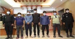 বগুড়ায় তিন মার্কেটে দুধর্ষ ডাকাতিঃ অস্ত্রসহ গ্রেফতার ৫ বগুড়ায় তিন মার্কেটে দুধর্ষ ডাকাতিঃ অস্ত্রসহ গ্রেফতার ৫